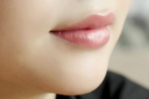 Đặc điểm môi báo hiệu sức khỏe: Dấu hiệu, nguyên nhân và giải pháp